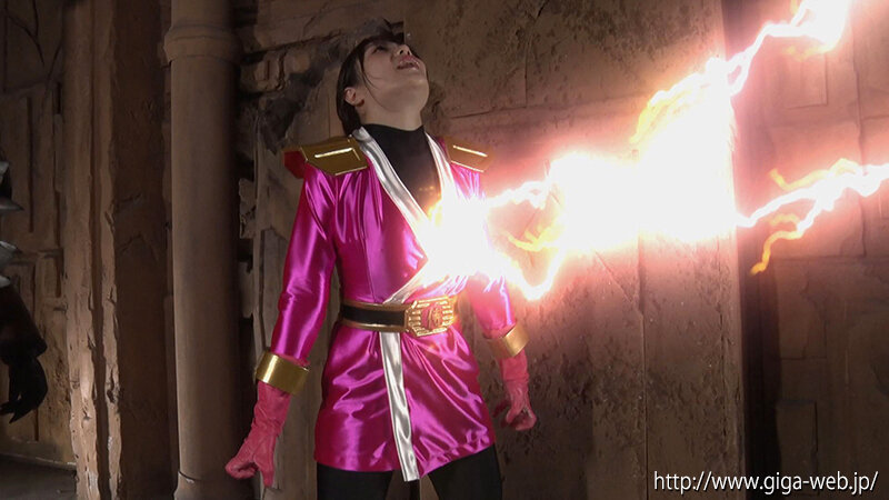 「武士道戦隊サムライジャー 精液しか食べられない体にされたサムライピンクはバカップルの玩具(ペット)になった」のサンプル画像4枚目