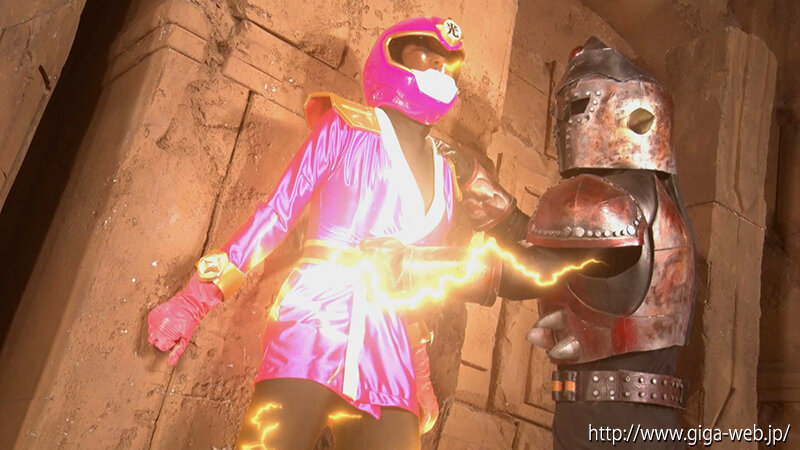 「武士道戦隊サムライジャー 精液しか食べられない体にされたサムライピンクはバカップルの玩具(ペット)になった」のサンプル画像8枚目