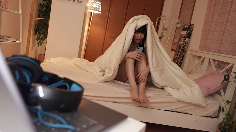 「【胡桃さくら】美乳スレンダー美女が羞恥プレイで完全服従！VR×現実のW調教で悶絶する人気配信者」のサムネイル